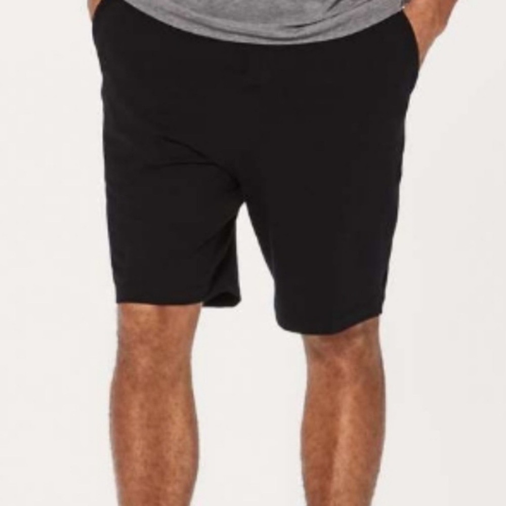Lululemon Connector Short 11” in Black